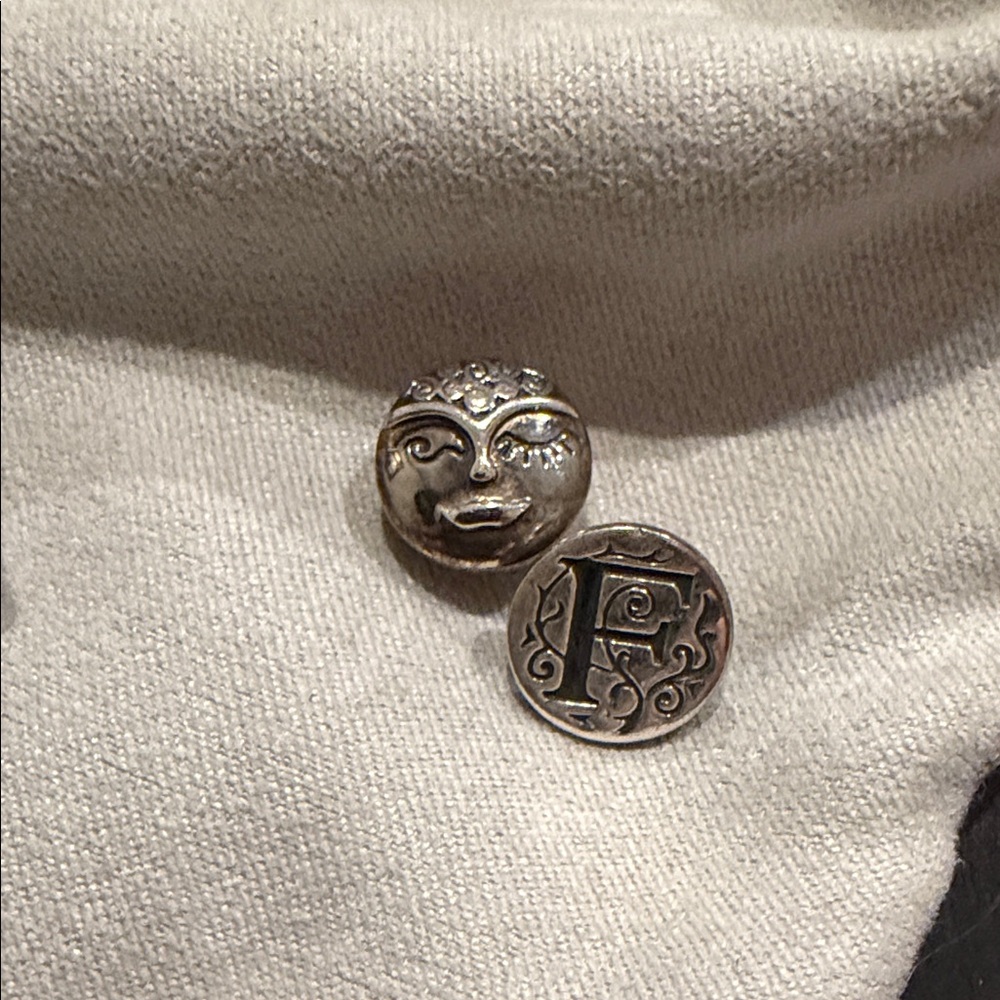 Kameleon “F” and Sun face ring pops